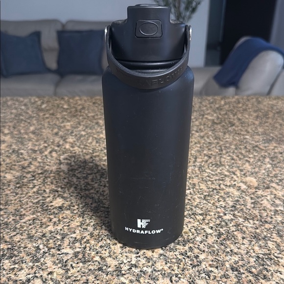 Hydraflow Black Water Bottle - Picture 1 of 2